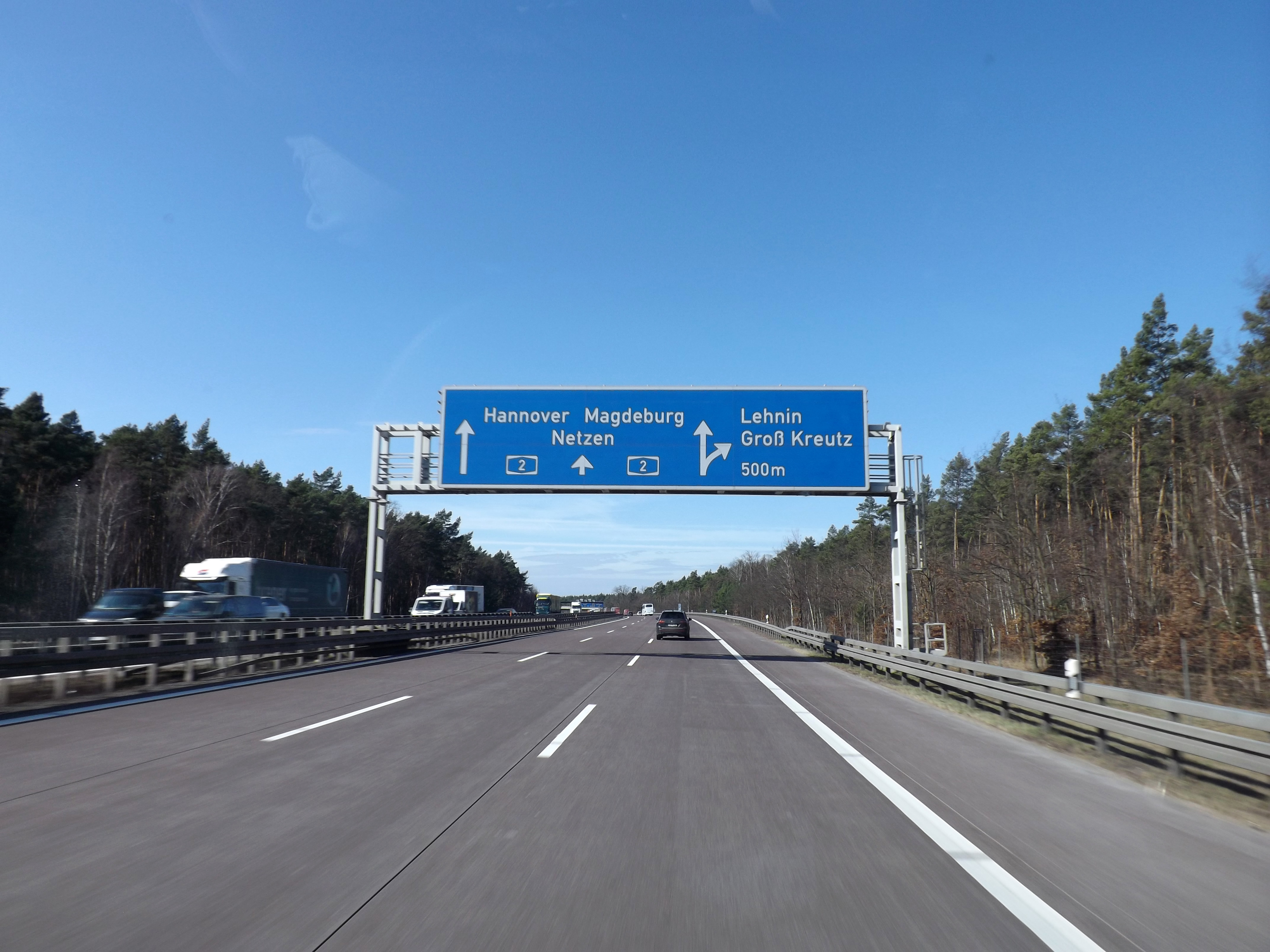 Kurierfahrt bei Tag durch Berlin